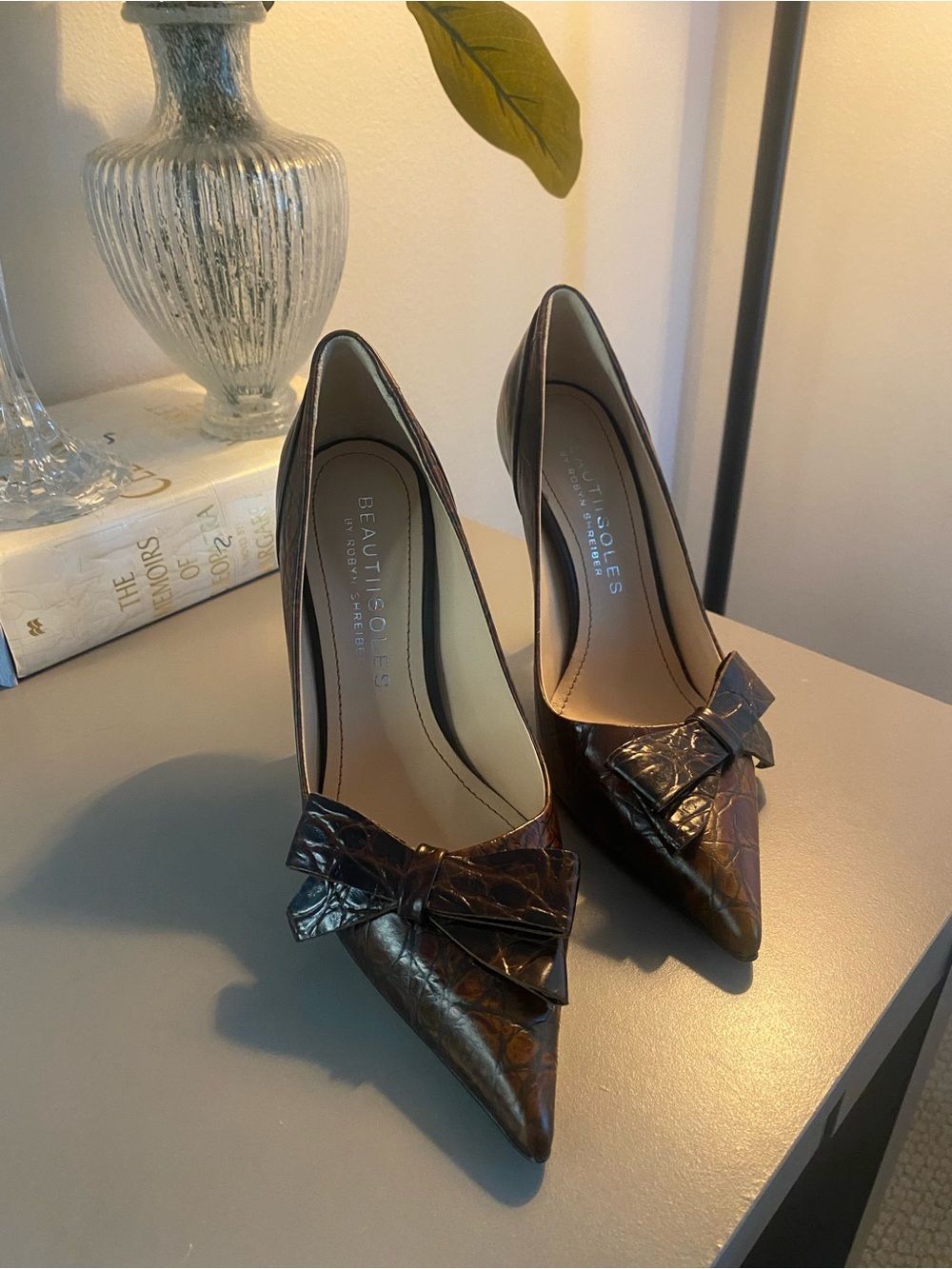 Pointed Toe Bow Pumps in Dark Brown